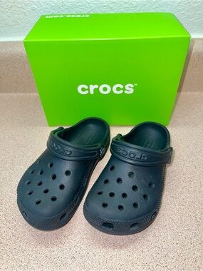 CROCS Kids Classic Clog in Black